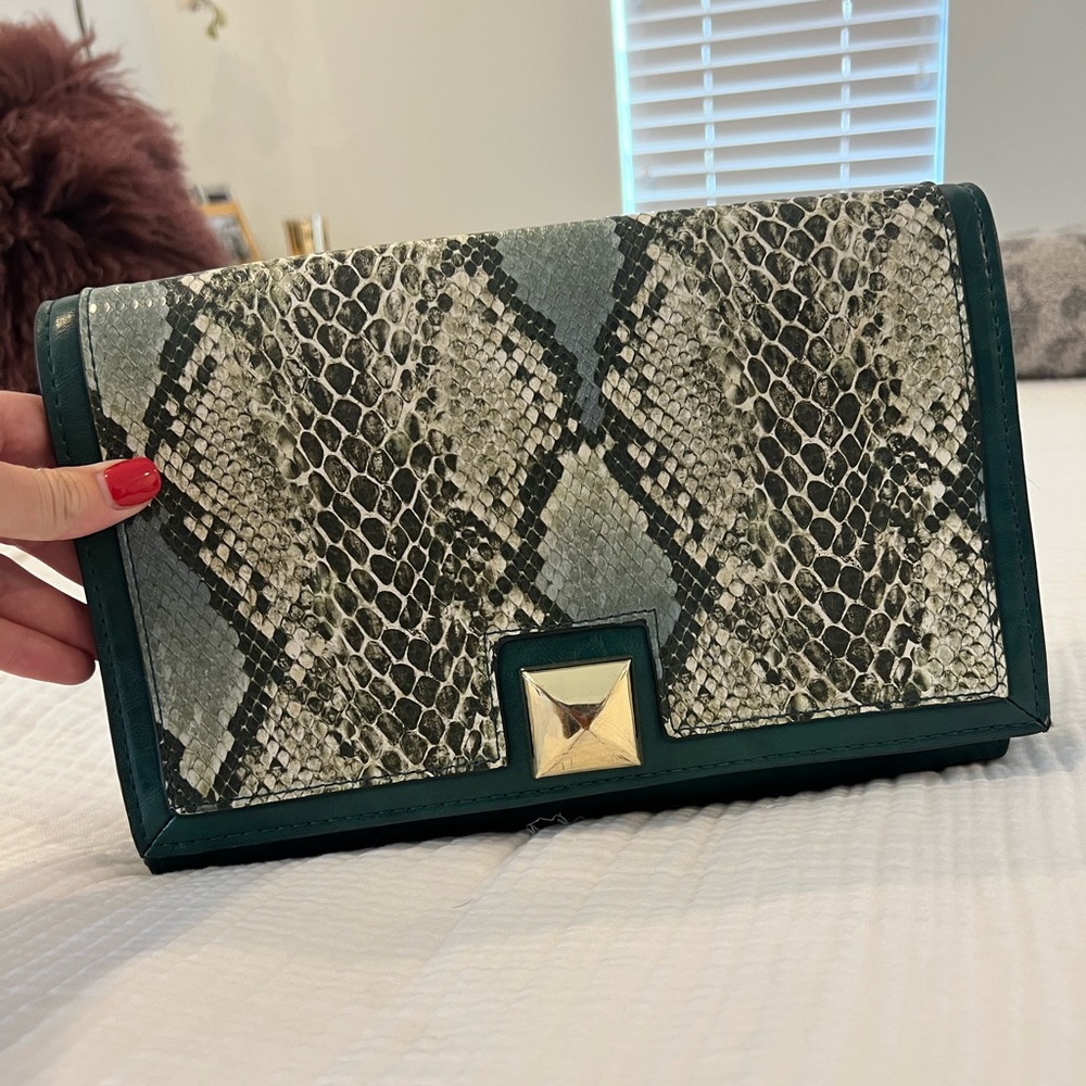 Neiman Marcus Green Snake Clutch With Strap